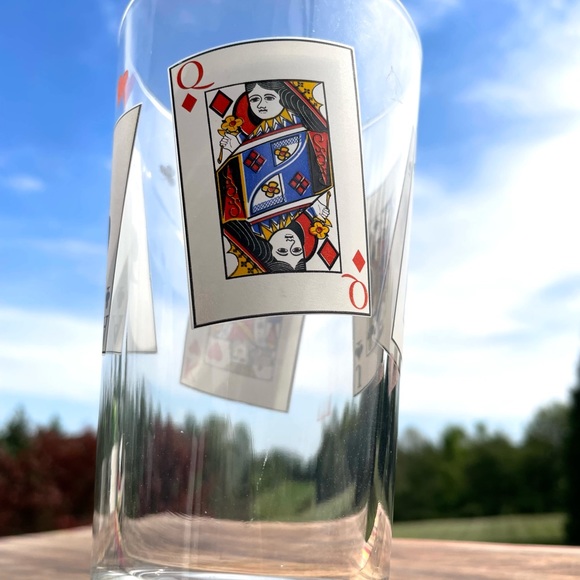 Set of three vintage tumbler high ball glasses with playing cards graphics - Picture 7 of 10